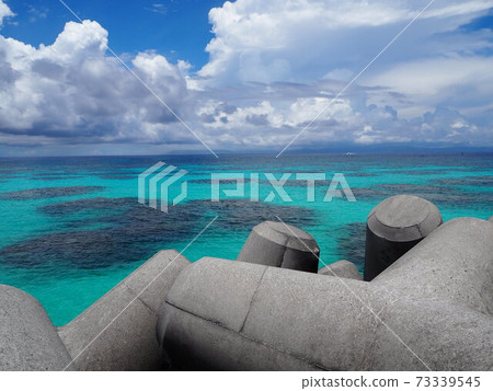 從大型四腳架上看到的夏季Hateruma Blue 73339545