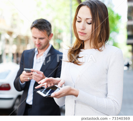 Young man and woman phubbing 73340369