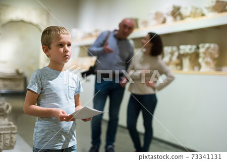 Family visiting museum Family visiting museum 73341131