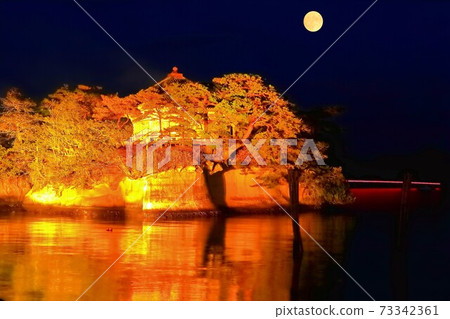 滿月照亮的松島哥多堂 滿月照亮的松島哥多堂 73342361