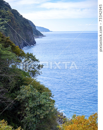 Autumn cliffs and the sea Oyashirazu Cliffs in late October 73342945
