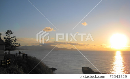 The sunset at Cape Shiiya, Kashiwazaki City and the photographer 73343829