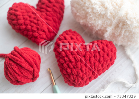 Knitting heart 73347329