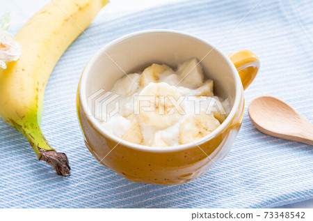 Banana with soy milk yogurt 73348542