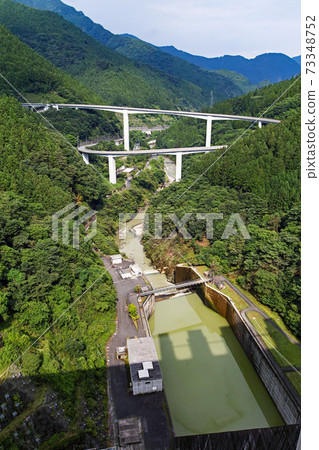 從aki澤水壩大壩看到的玉縣/賴頓總督橋 73348752