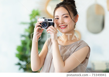 Beautiful woman with a camera Beautiful woman with a camera 73349941
