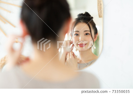 一個美麗的女人 73350035