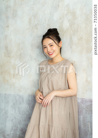 A beautiful woman A beautiful woman 73350038