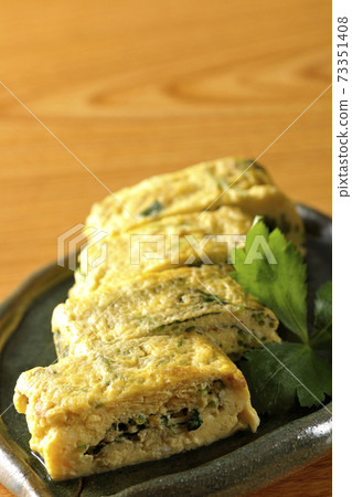Dashi roll egg with trefoil Dashi roll egg with trefoil 73351408