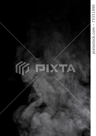 蒸汽，蒸汽，蒸汽，黑色背景上採取的煙 73351990