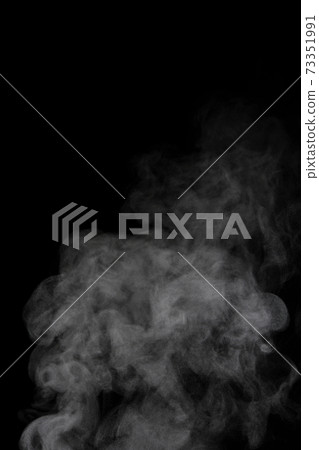 蒸汽,蒸汽,蒸汽,黑色背景上採取的煙 蒸汽,蒸汽,蒸汽,黑色背景上採取的煙 73351991