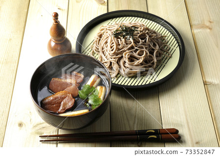 Hot duck with roasted duck meat, grilled green onions and trefoil, soba noodles, gourd-shaped shichimi bowl and chopsticks Hot duck with roasted duck meat, grilled green onions and trefoil, soba noodles, gourd-shaped shichimi bowl and chopsticks 73352847
