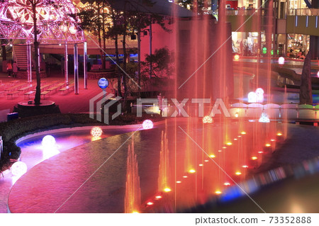 Fountain show in the LaQua area of Tokyo Dome City at night Fountain show in the LaQua area of Tokyo Dome City at night 73352888
