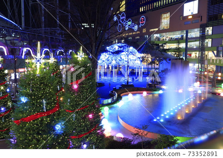 Fountain show in the LaQua area of Tokyo Dome City at night Fountain show in the LaQua area of Tokyo Dome City at night 73352891