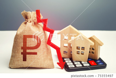 Russian ruble money bag with down arrow and houses on calculator. Falling real estate market, low prices and demand. Saving resources and reducing maintaining cost, increasing energy efficiency. Russian ruble money bag with down arrow and houses on calculator. Falling real estate market, low prices and demand. Saving resources and reducing maintaining cost, increasing energy efficiency. 73355497