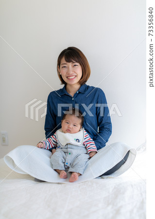 Mom and baby Mom and baby 73356840