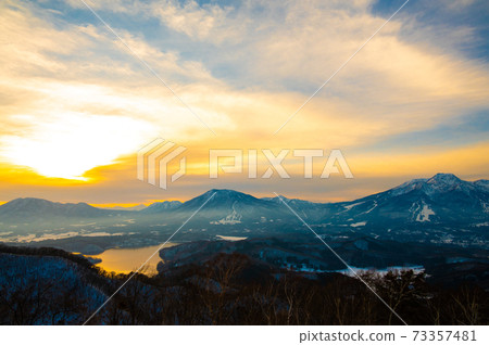 野ji湖梯田附近的風景野ji湖/妙高山/黑姬山/冬季日落 野ji湖梯田附近的風景野ji湖/妙高山/黑姬山/冬季日落 73357481