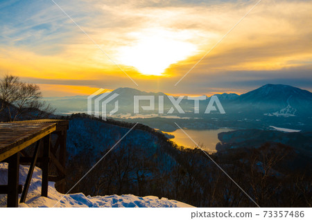 野ji湖梯田附近的風景野ji湖/妙高山/黑姬山/冬季日落 73357486
