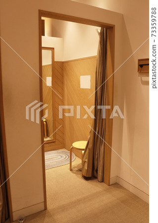 試衣間 73359788