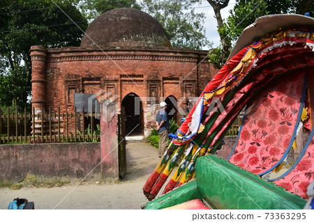 Sional Gao in Dhaka, Bangladesh A man sightseeing with the historic Goardi Mosgit and a parked rickshaw 73363295