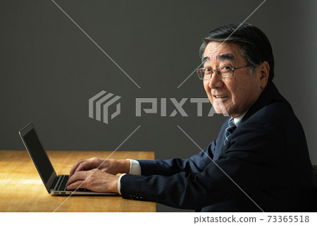 企業形像老人 73365518