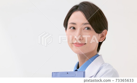 白色的女性醫學形象 73365633