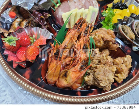 Gourmet hors d'oeuvre takeaway stay home sdgs, food loss, food crisis, sustainable, 73365994