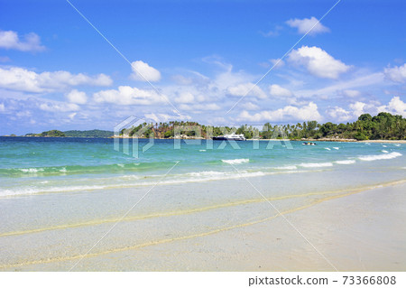 Beautiful coral reef sea on Bintan Island Beautiful coral reef sea on Bintan Island 73366808