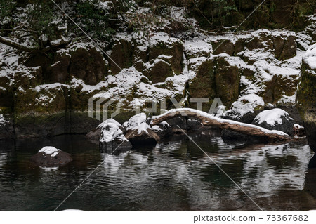 Snow and ice landscape of Kikuchi Gorge in winter Snow and ice landscape of Kikuchi Gorge in winter 73367682