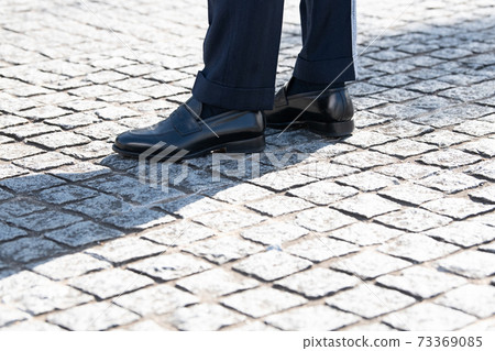 Image of the feet of a businessman Image of the feet of a businessman 73369085