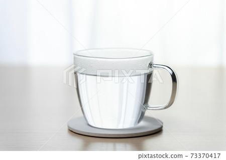 Drink a cup of plain hot water to wake up in the morning Drink a cup of plain hot water to wake up in the morning 73370417