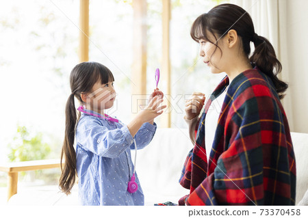 A girl worried about an unwell mom 73370458