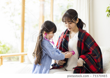 A girl worried about an unwell mom 73370465