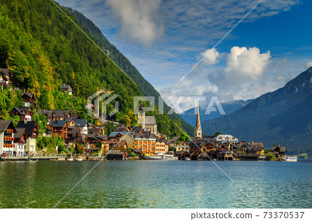 Beautiful historic village with alpine lake,Hallstatt,Salzkammergut region,Austria Beautiful historic village with alpine lake,Hallstatt,Salzkammergut region,Austria 73370537