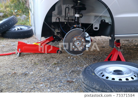 Lift the car with a jack (jack up, hydraulic floor jack, jack stand) 73371584