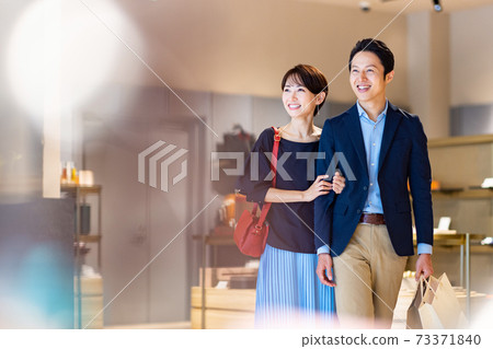 Shopping couple shooting cooperation: g GIFT AND LIFE STYLE 73371840