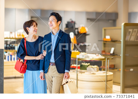 Shopping couple shooting cooperation: g GIFT AND LIFE STYLE Shopping couple shooting cooperation: g GIFT AND LIFE STYLE 73371841