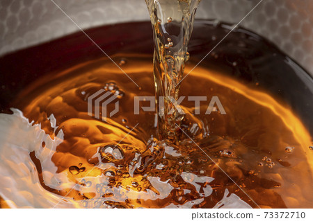 Making juice 73372710