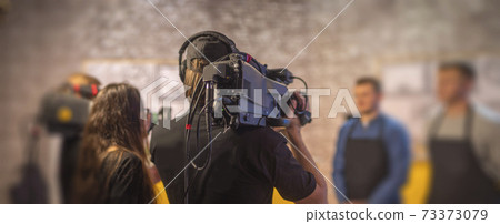 Live broadcast of the press conference. 73373079