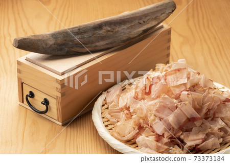 Kezuriki and dried bonito shaving machine Kezuriki and dried bonito shaving machine 73373184