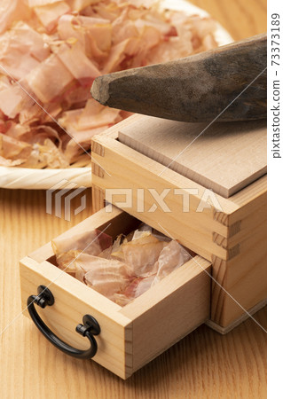 Kezuriki and dried bonito shaving machine 73373189