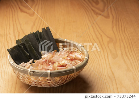 Kelp and dried bonito soup stock Kelp and dried bonito soup stock 73373244