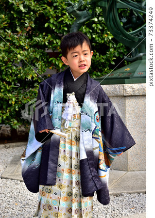 Visiting the grandson Shichigosan at Samukawa Shrine 73374249