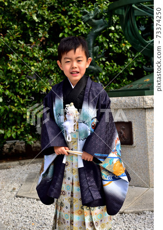 Visiting the grandson Shichigosan at Samukawa Shrine 73374250
