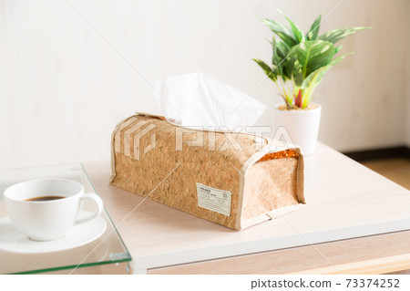 Tissue case placed on the table 73374252