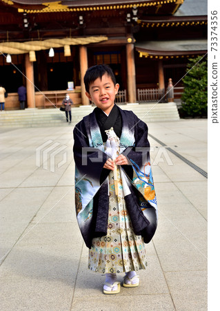 Visiting the grandson Shichigosan at Samukawa Shrine 73374356