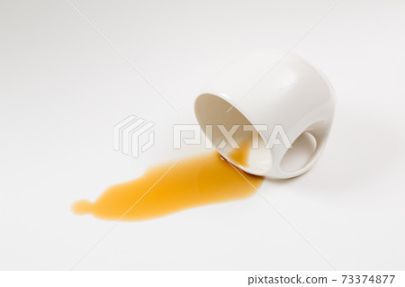 Spilled coffee 73374877