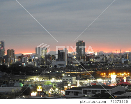 Thank you for the day! .. .. The scenery of the Toyo High-speed Railway, the city of Funabashi at sunset! Thank you for the day! .. .. The scenery of the Toyo High-speed Railway, the city of Funabashi at sunset! 73375326