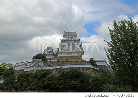 Himeji castle in early summer Himeji castle in early summer 73376535