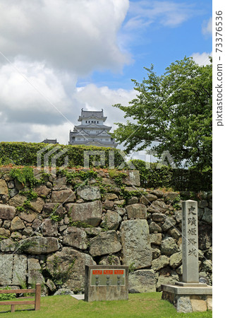 Himeji castle in early summer Himeji castle in early summer 73376536